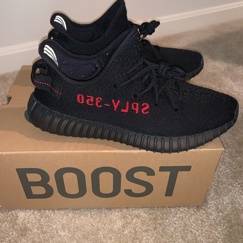 Yeezy sneaker slightly worn. Size 10